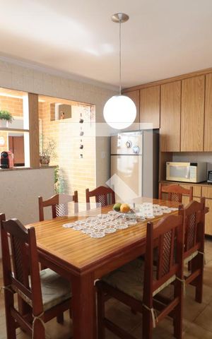 Casa à venda com 153m², 4 quartos e 2 vagasCopa e Cozinha 