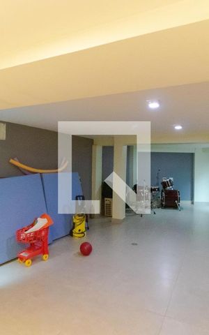 Casa à venda com 320m², 4 quartos e 2 vagas Casa à venda com 320m², 4 quartos e 2 vagasEstúdio