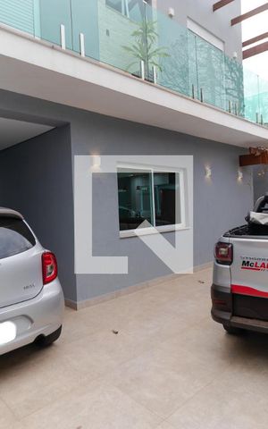 Casa à venda com 320m², 4 quartos e 2 vagas Casa à venda com 320m², 4 quartos e 2 vagasGaragem