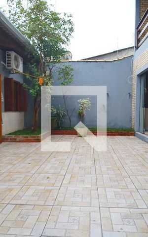 Casa à venda com 320m², 3 quartos e 1 vagaPátio entre as casas