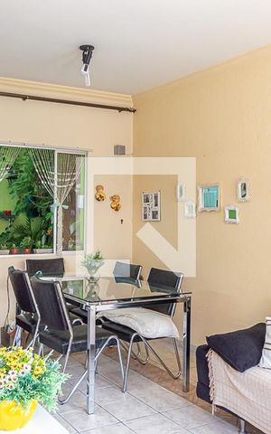 Casa de condomínio à venda com 93m², 2 quartos e 2 vagas Casa de condomínio à venda com 93m², 2 quartos e 2 vagasSala