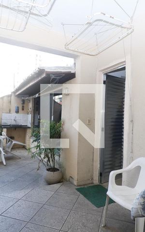 Casa à venda com 196m², 3 quartos e 2 vagasQuintal
