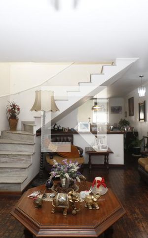 Casa à venda com 196m², 3 quartos e 2 vagasSala 
