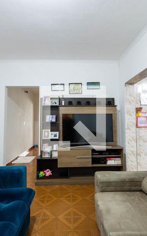 Casa à venda com 70m², 2 quartos e 2 vagas Casa à venda com 70m², 2 quartos e 2 vagasSala