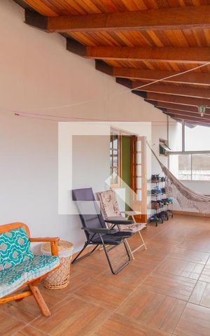 Casa à venda com 300m², 5 quartos e 2 vagas Casa à venda com 300m², 5 quartos e 2 vagasVaranda