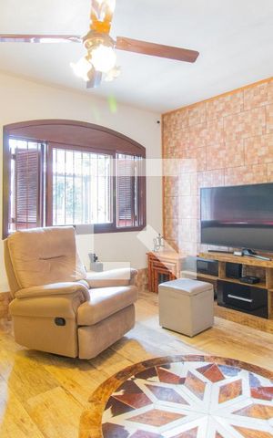 Casa à venda com 300m², 5 quartos e 2 vagas Casa à venda com 300m², 5 quartos e 2 vagasSala
