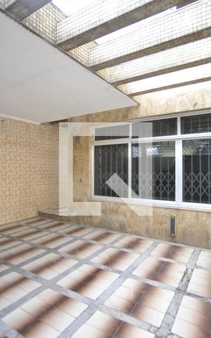 Casa à venda com 240m², 3 quartos e 3 vagasGaragem