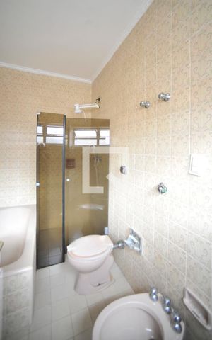 Casa à venda com 240m², 3 quartos e 3 vagasBanheiro da Suíte