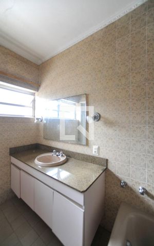 Casa à venda com 240m², 3 quartos e 3 vagasBanheiro da Suíte