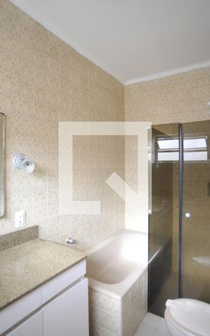 Casa à venda com 240m², 3 quartos e 3 vagasBanheiro da Suíte