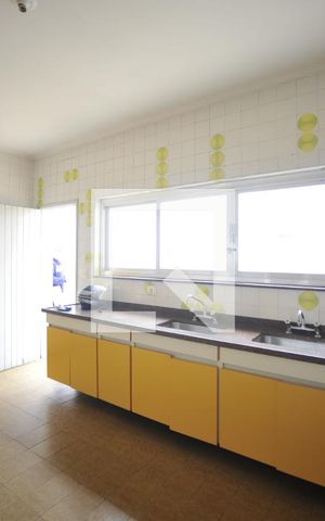 Casa à venda com 240m², 3 quartos e 3 vagasCozinha