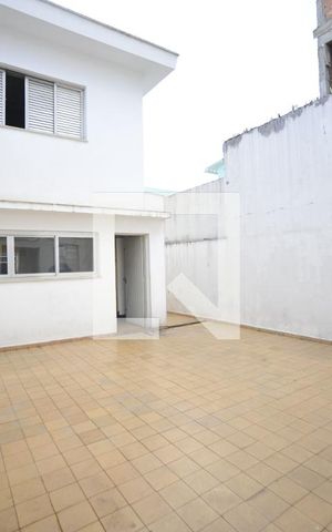 Casa à venda com 240m², 3 quartos e 3 vagasQuintal e Fachada posterior