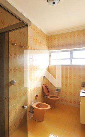 Casa à venda com 240m², 3 quartos e 3 vagasBanheiro