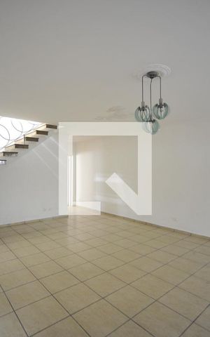 Casa à venda com 240m², 3 quartos e 3 vagasSala