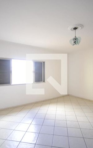 Casa à venda com 240m², 3 quartos e 3 vagasSuíte