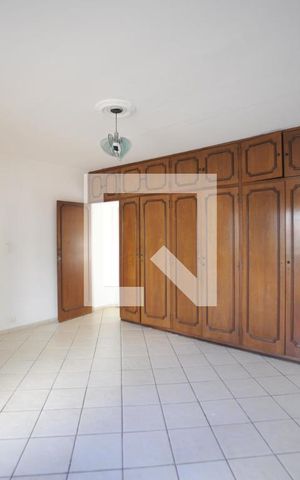 Casa à venda com 240m², 3 quartos e 3 vagasSuíte
