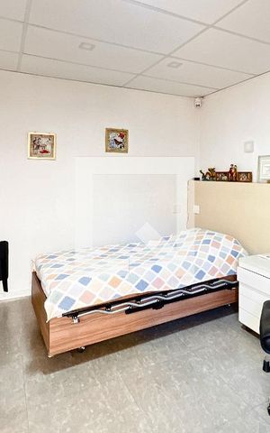 Casa à venda com 220m², 4 quartos e 6 vagas Casa à venda com 220m², 4 quartos e 6 vagasedícula