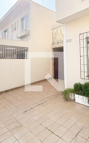 Casa à venda com 220m², 4 quartos e 6 vagas Casa à venda com 220m², 4 quartos e 6 vagasÁrea comum