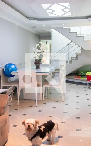 Casa à venda com 200m², 3 quartos e 4 vagas Casa à venda com 200m², 3 quartos e 4 vagasSala