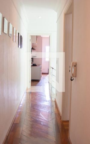 Casa à venda com 200m², 3 quartos e 4 vagas Casa à venda com 200m², 3 quartos e 4 vagasCorredor
