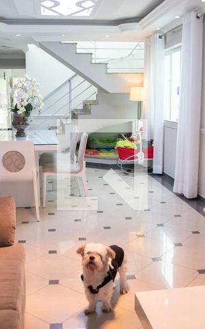Casa à venda com 200m², 3 quartos e 4 vagas Casa à venda com 200m², 3 quartos e 4 vagasSala