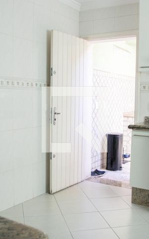 Casa à venda com 200m², 3 quartos e 4 vagas Casa à venda com 200m², 3 quartos e 4 vagasCozinha