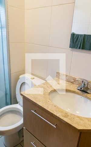Apartamento à venda com 141m², 2 quartos e 2 vagas Apartamento à venda com 141m², 2 quartos e 2 vagasBanheiro da Suíte