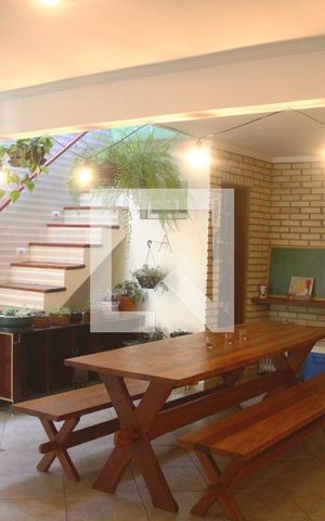Casa à venda com 280m², 4 quartos e 2 vagasSala inferior - Churrasqueira