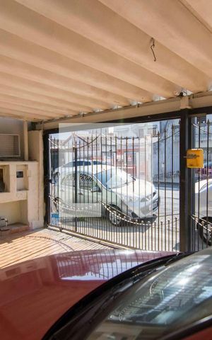 Casa à venda com 240m², 2 quartos e 8 vagasGaragemSala