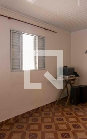 Casa à venda com 240m², 2 quartos e 8 vagasSala