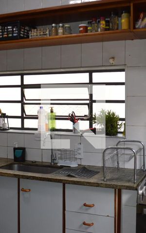 Casa à venda com 258m², 3 quartos e 4 vagasCozinha - Armários
