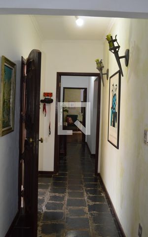 Casa à venda com 258m², 3 quartos e 4 vagasCorredor