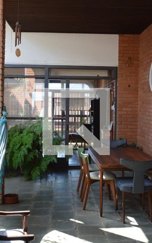 Casa à venda com 258m², 3 quartos e 4 vagasÁrea de luz integrada