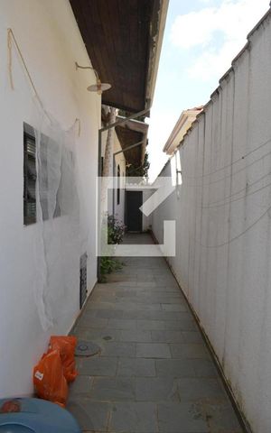 Casa à venda com 258m², 3 quartos e 4 vagasCorredor lateral