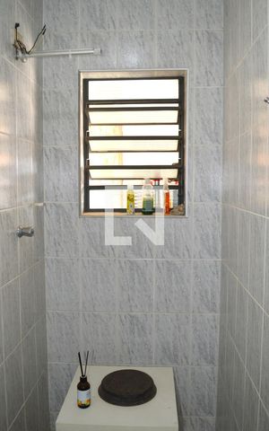 Casa à venda com 258m², 3 quartos e 4 vagasBanheiro escritório