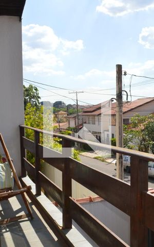 Casa à venda com 258m², 3 quartos e 4 vagasVista da Rua