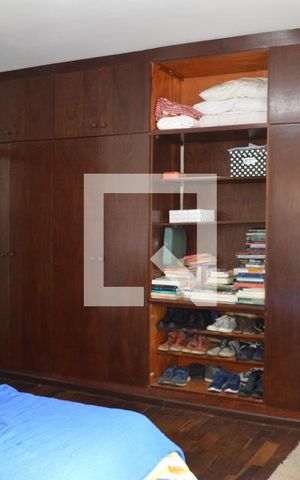 Casa à venda com 258m², 3 quartos e 4 vagasSuite armário