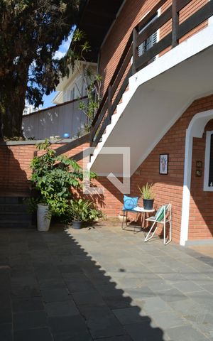 Casa à venda com 258m², 3 quartos e 4 vagasEscadas acesso