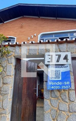 Casa à venda com 258m², 3 quartos e 4 vagas Casa à venda com 258m², 3 quartos e 4 vagasPlaquinha