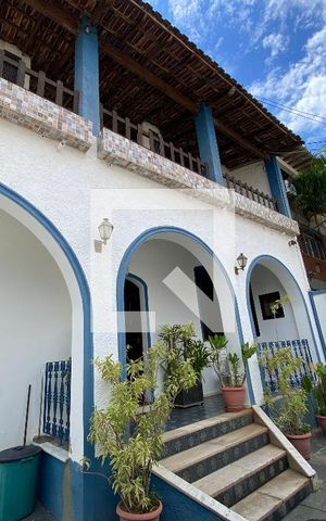 Casa à venda com 1250m², 4 quartos e 2 vagas Casa à venda com 1250m², 4 quartos e 2 vagasFrente