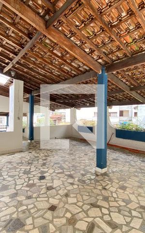 Casa à venda com 1250m², 4 quartos e 2 vagas Casa à venda com 1250m², 4 quartos e 2 vagasTerraço