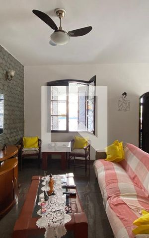 Casa à venda com 1250m², 4 quartos e 2 vagas Casa à venda com 1250m², 4 quartos e 2 vagasSala