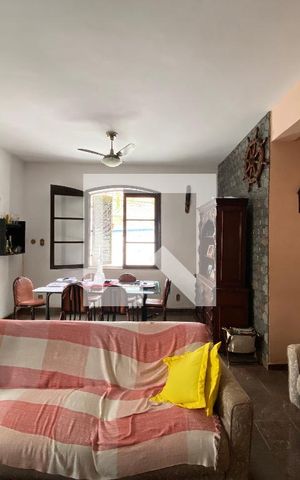 Casa à venda com 1250m², 4 quartos e 2 vagas Casa à venda com 1250m², 4 quartos e 2 vagasSala