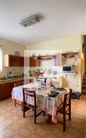 Casa à venda com 1250m², 4 quartos e 2 vagas Casa à venda com 1250m², 4 quartos e 2 vagasCozinha