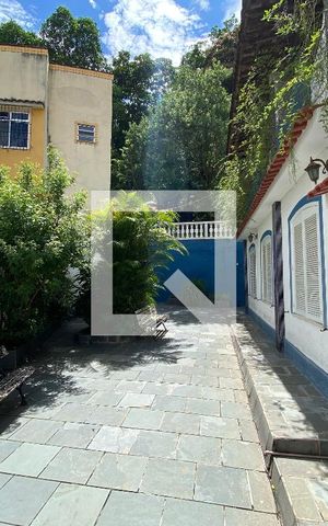 Casa à venda com 1250m², 4 quartos e 2 vagas Casa à venda com 1250m², 4 quartos e 2 vagasQuintal