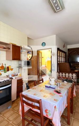 Casa à venda com 1250m², 4 quartos e 2 vagas Casa à venda com 1250m², 4 quartos e 2 vagasCozinha