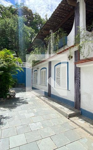 Casa à venda com 1250m², 4 quartos e 2 vagas Casa à venda com 1250m², 4 quartos e 2 vagasQuintal