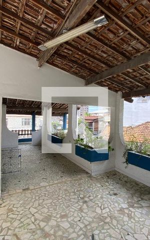 Casa à venda com 1250m², 4 quartos e 2 vagas Casa à venda com 1250m², 4 quartos e 2 vagasTerraço