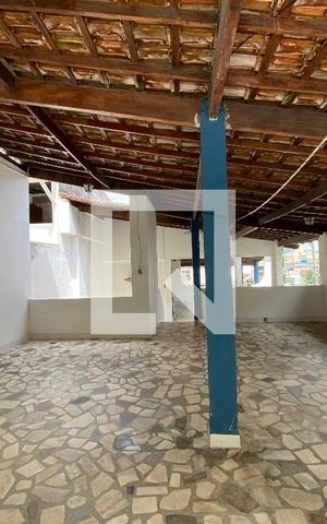 Casa à venda com 1250m², 4 quartos e 2 vagas Casa à venda com 1250m², 4 quartos e 2 vagasTerraço