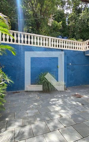 Casa à venda com 1250m², 4 quartos e 2 vagas Casa à venda com 1250m², 4 quartos e 2 vagasQuintal